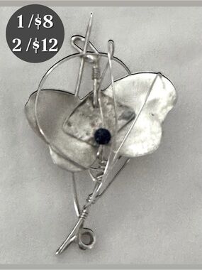 🪅 VTG Delicate Butterfly Lapel Pin.